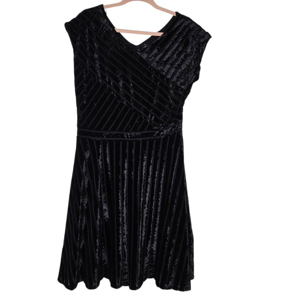 New Directions Velvet Texture Dress